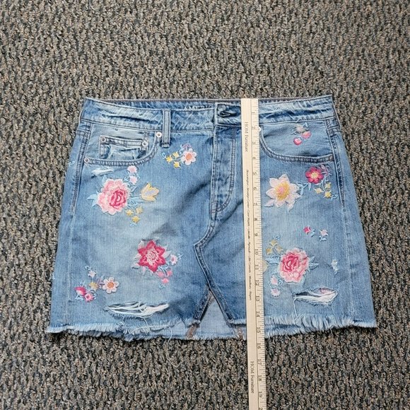 American Eagle Outfitters Floral Embroidered Denim Mini Skirt Size 8 - Picture 8 of 16